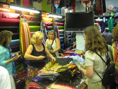 เยือนหมู่บ้านผ้าไหมหว่านฟุก